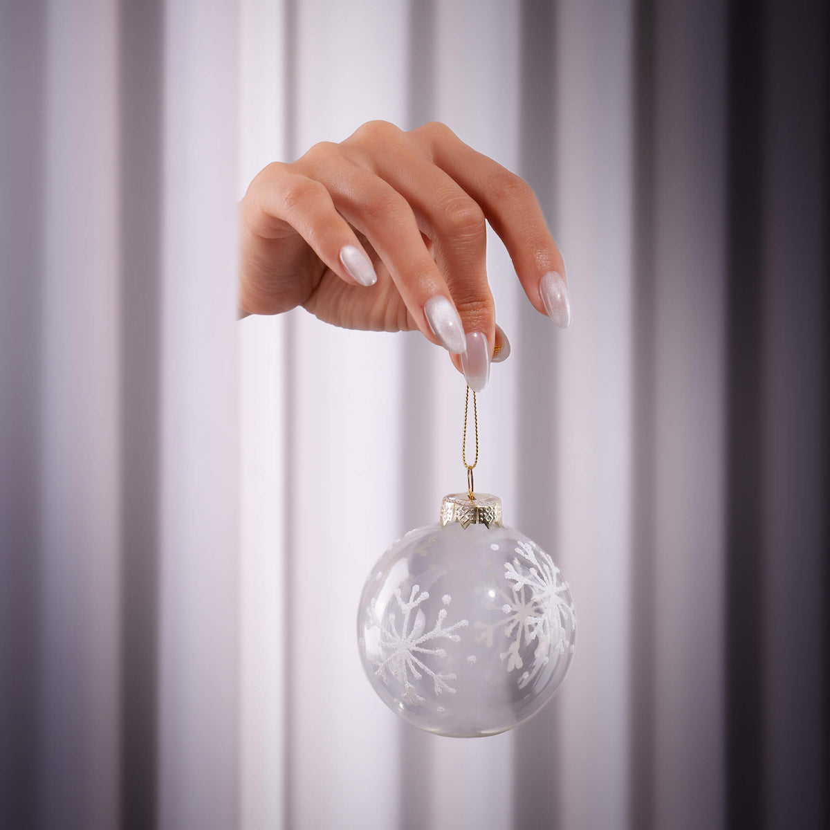 Weiße Weihnachtsnägel 2026 von Proglow