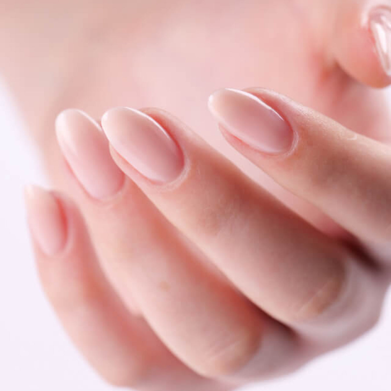Liquid Polyacryl: Die beste Verstärkung für brüchige Nägel